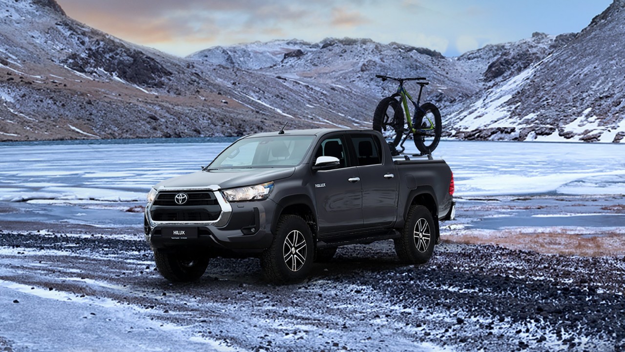 Hilux-1920x1080-02
